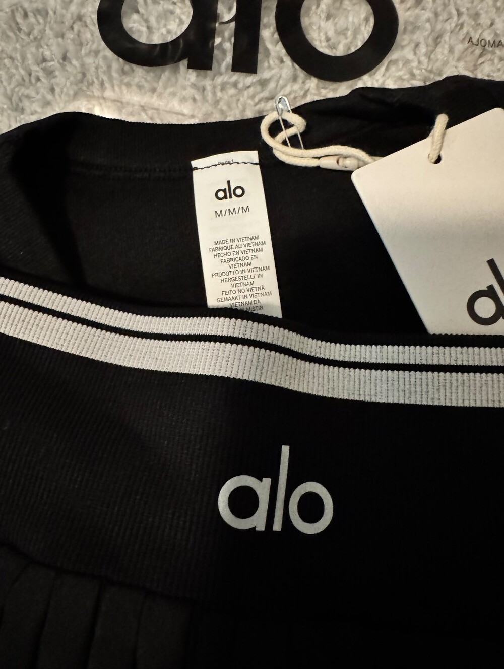 Alo Yoga Black Pleated Skirt & Sports Bra Set Size M - Picture 4 of 4